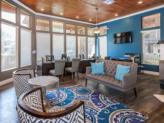 ELEGANT CLUBHOUSE