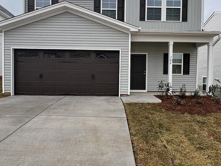 704 Mallards Down Ln — Photo 1