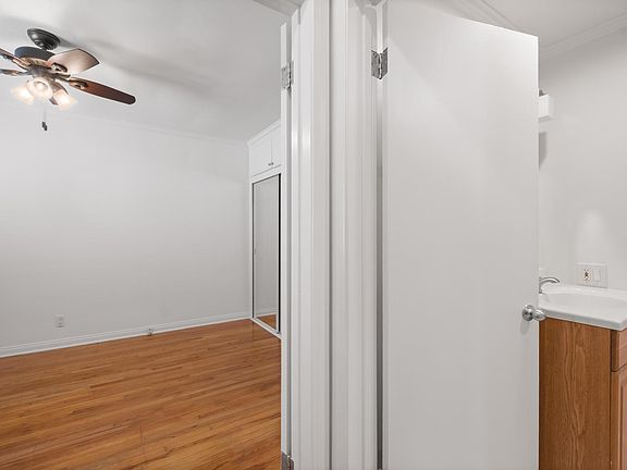 3rd image of 944 21st St APT B