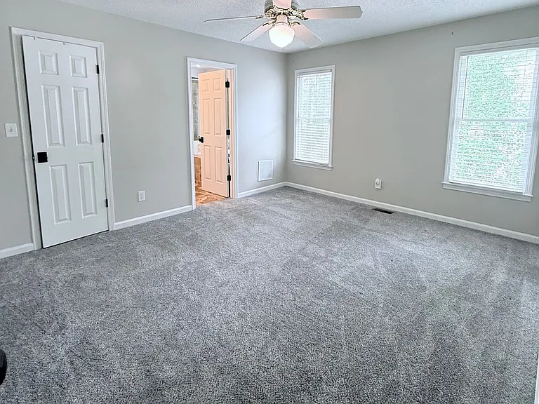 31 White Oak Dr — Photo 8