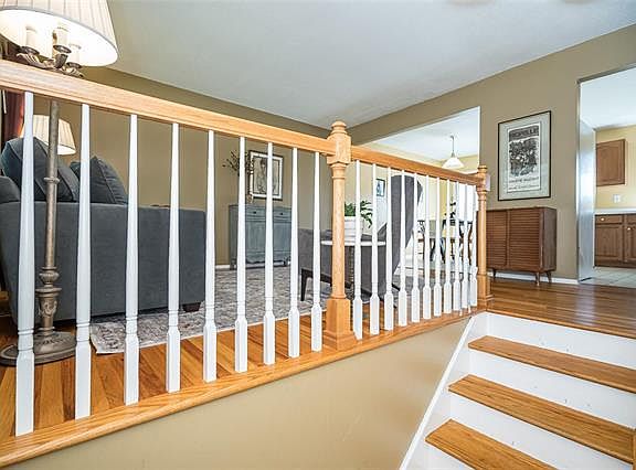 5th image of 2860 Beechwood Ln
