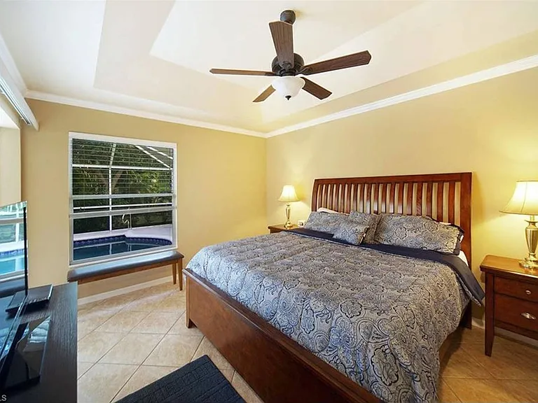 703 SW Santa Barbara Pl — Photo 8