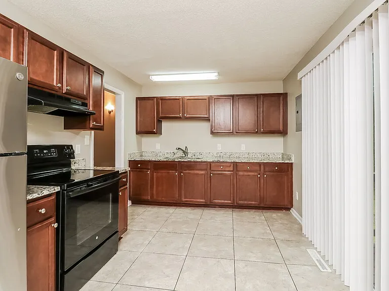 4121 Carlyle Dr — Photo 10