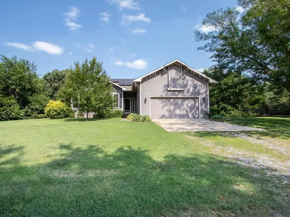 934 Lazy Creek Dr, Newton, KS 67114