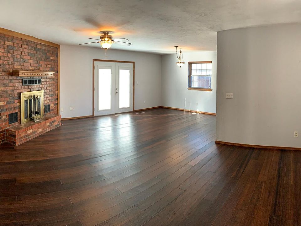 1st image of 720 Garden Grv