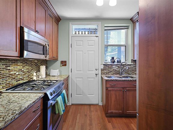5th image of 4207 Shenandoah Ave #1