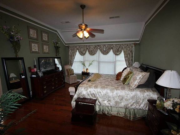 2nd image of 437 E Lawnwood Dr