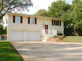 1105 Golfview Dr, Grain Valley, MO 64029