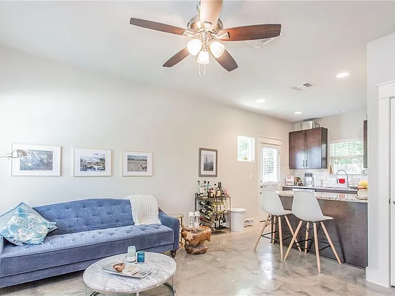1700 Singleton Ave #B — Photo 3