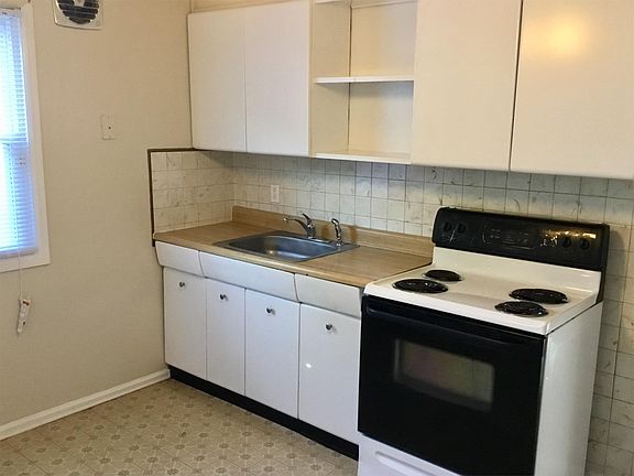 3rd image of 123 S Gladstone Ave