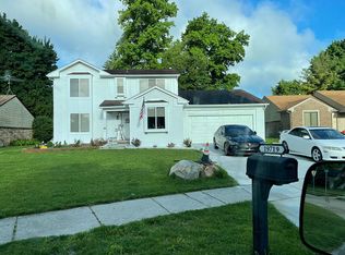 19719 Norwich Rd, Livonia, MI 48152