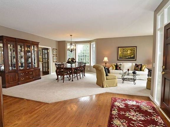 2nd image of 350 Waycliffe Dr S