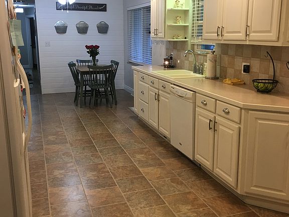 Kitchen/eat in kitchen