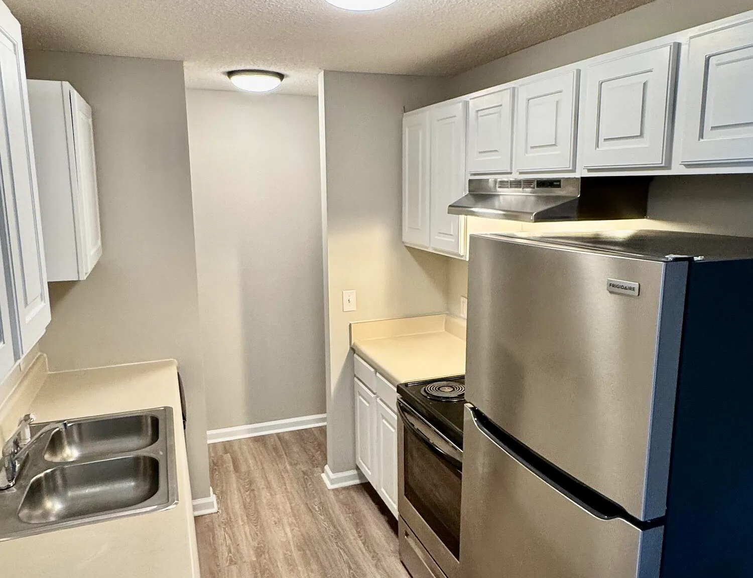 1 bed, 1.0 bath, $875 — Photo 4