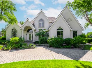 9280 Cascade Cir, Burr Ridge, IL 60527