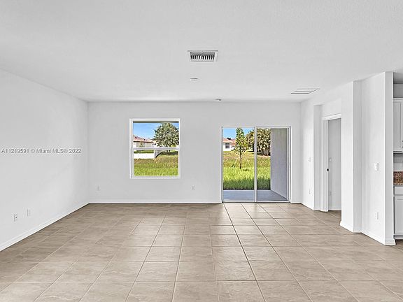 5th image of 2033 SW Castinet Ln #2033