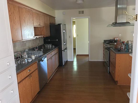 3rd image of 3320 Pine St
