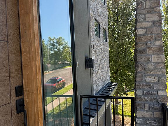 3rd image of 708 E Edgewood Dr