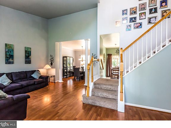 4th image of 90 Arden Ln
