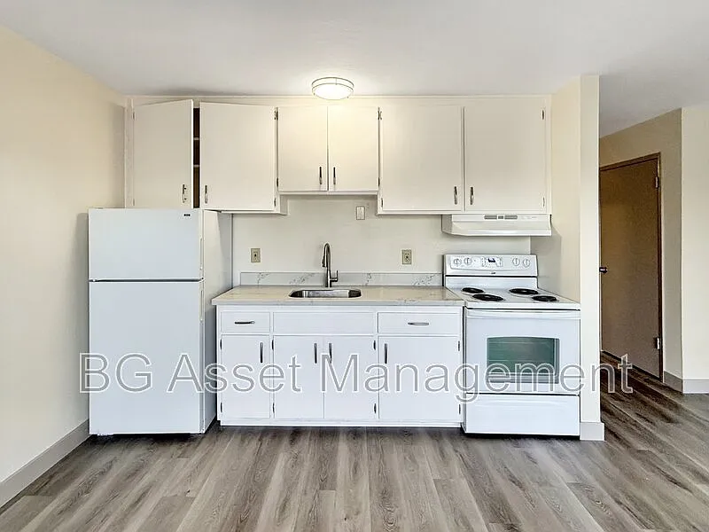 2 bed, 1.0 bath, 825 sqft, $1,575 — Photo 3