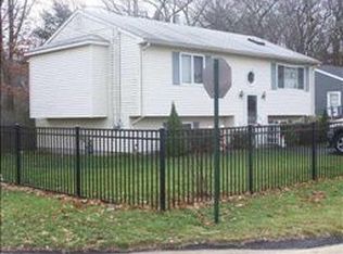 8 Landis Dr, Warwick, RI 02818