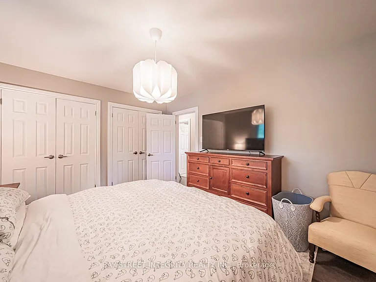 1277 Gainsborough Dr — Photo 24