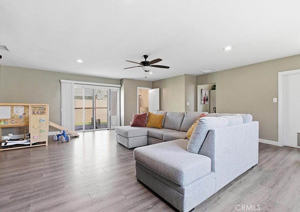 1st image of 3403 Roxanne Ave