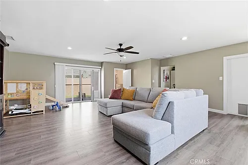 3403 Roxanne Ave Photo 1