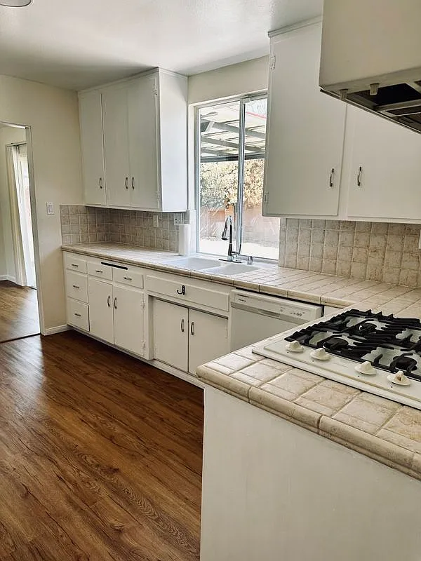 4 bed, 3.0 bath, 1655 sqft, $4,400 — Photo 4