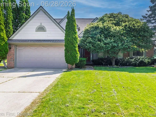 39478 Squire Rd, Novi, MI 48375