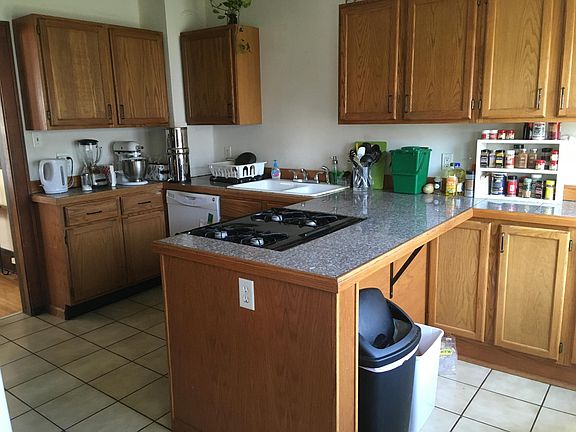 4th image of 1526 Albany Ave