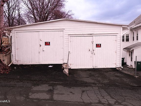 3rd image of 105 Friend St