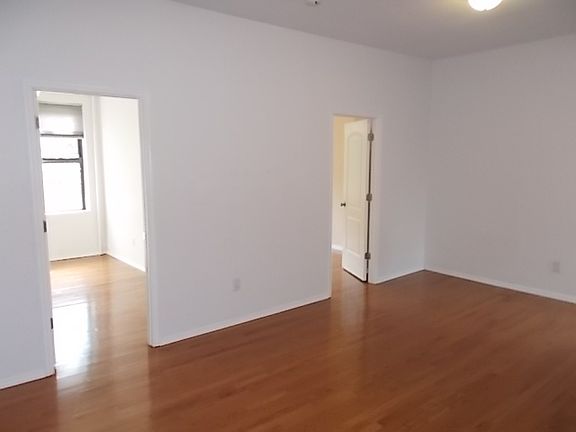 2nd image of 434 Park Pl APT 1A