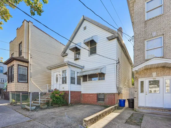 155 Leonard Street image 1 of 25