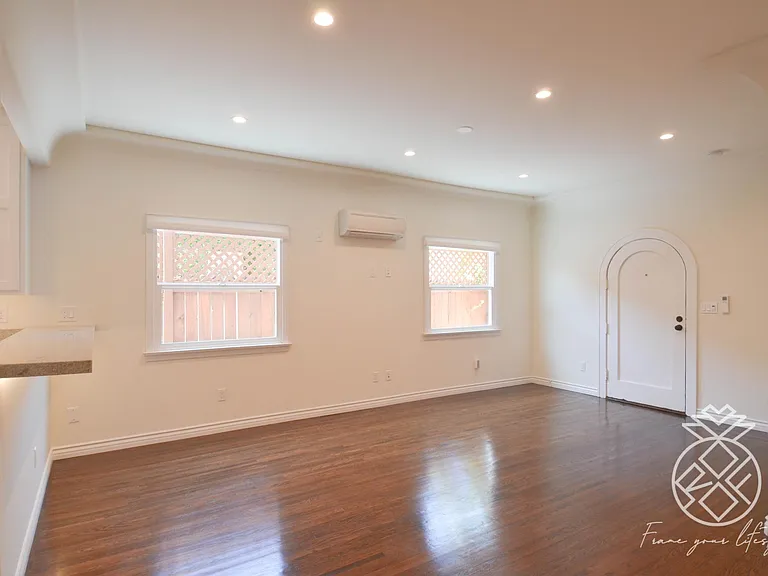 1848 S Redondo Blvd #1848 — Photo 6