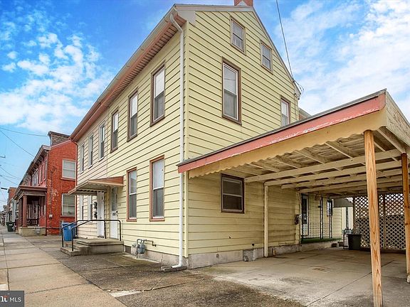 3rd image of 636 Walnut St