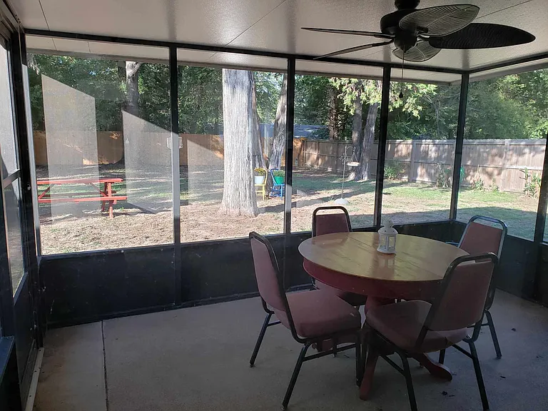 2312 Smuts Dr — Photo 25