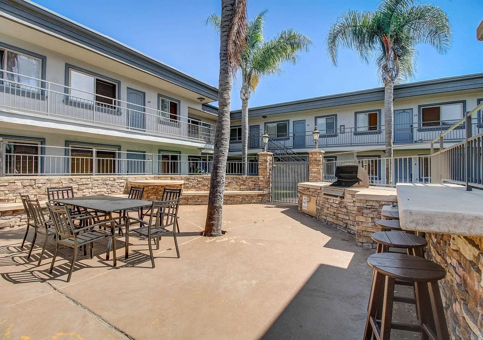 1 Bedroom Condo in Imperial Beach — Photo 3