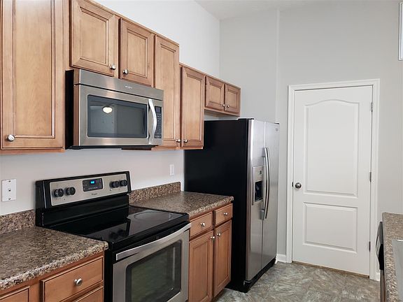 5th image of 648 Radnor Ln