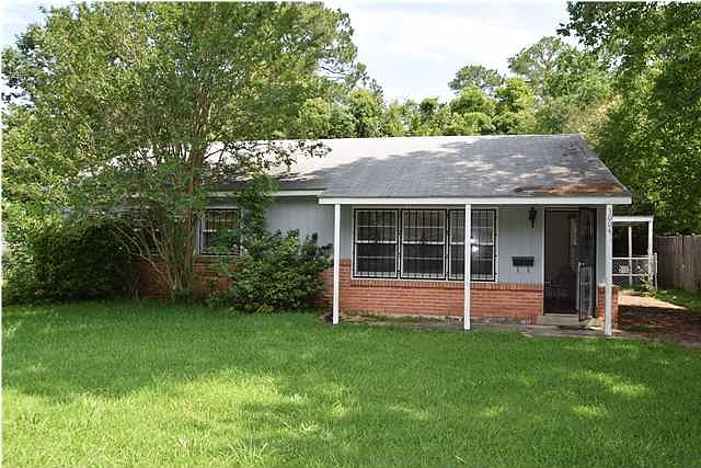 1st image of 3004 Louise Dr N
