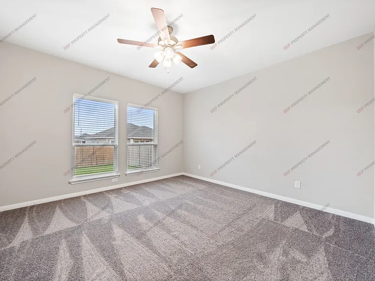 625 Oxford Ln — Photo 18