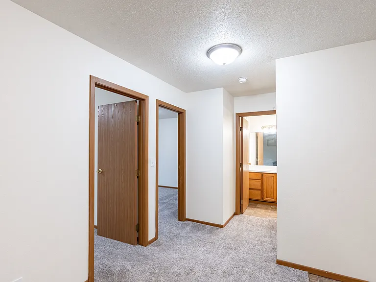 Fargo, ND Brownstone Apartments | 21C | Hallway