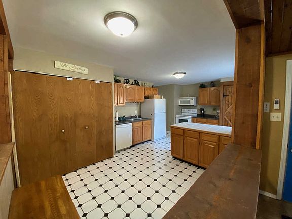 4th image of 1111 Whitehall Dr