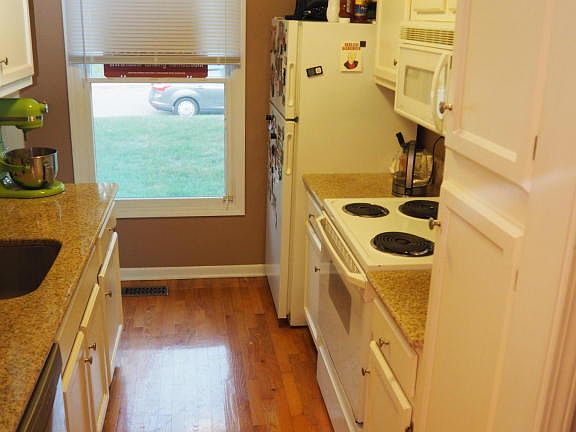 3rd image of 691 Jaywood Dr #14