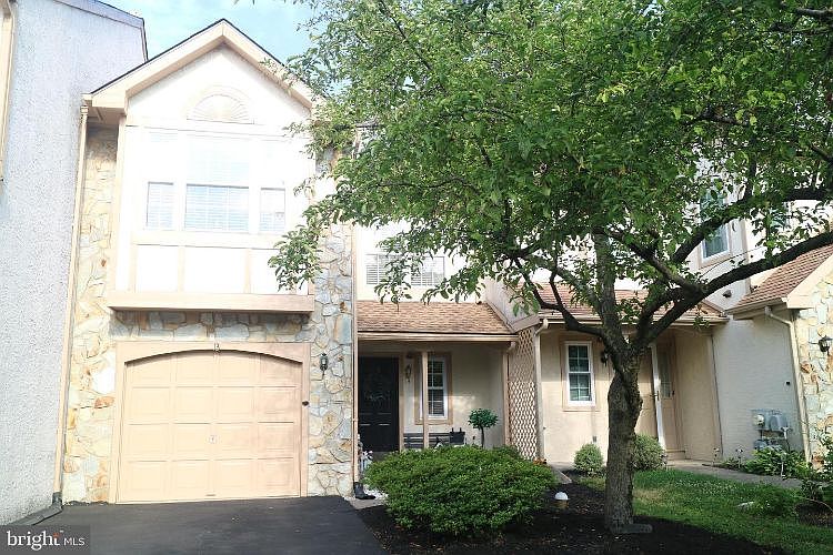 1st image of 13 Redwood Ln