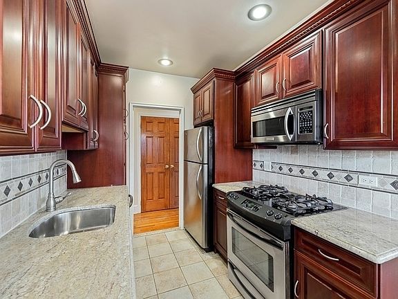 5th image of 162-41 Powells Cove Blvd APT 5K