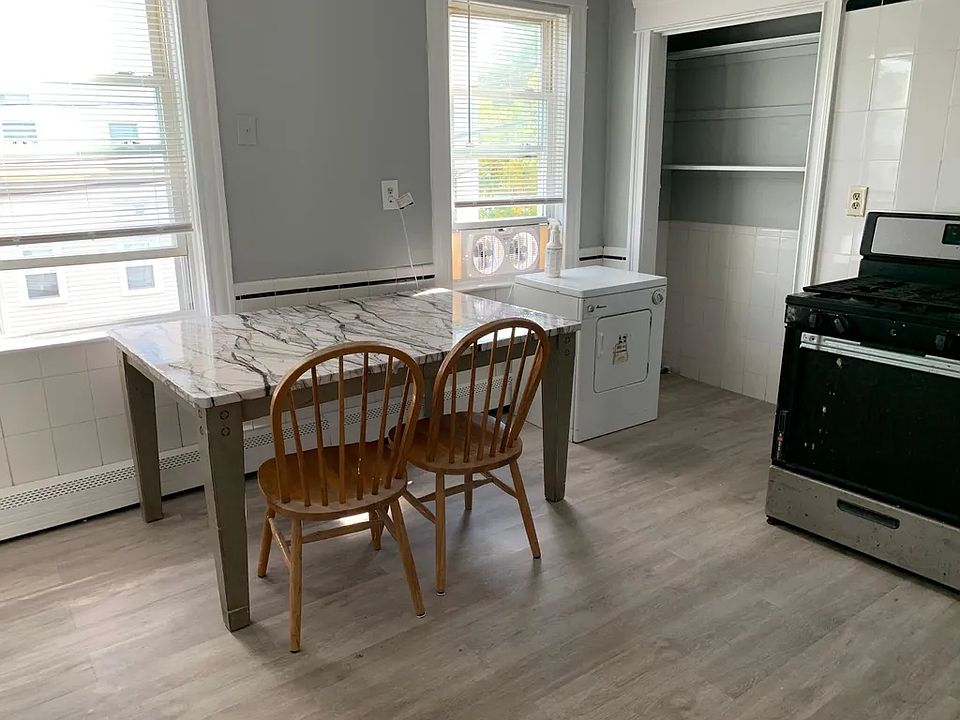 1st image of 347 Douglas Ave #2