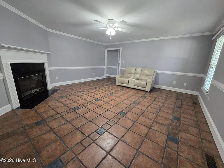 102 White Oak Dr — Photo 13