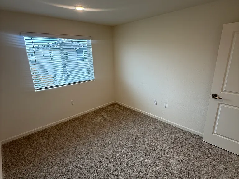 1519 Redbrick Ln — Photo 35