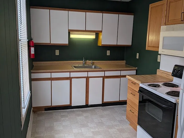 251 Main St — Photo 3